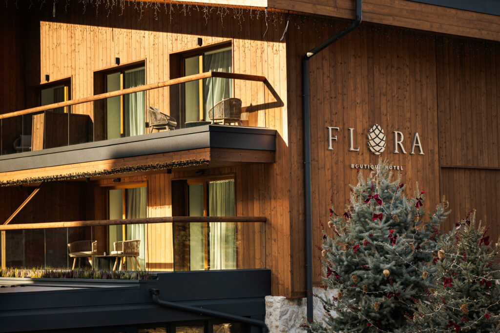 Екстериор в Flora Boutique Hotel – зимен изглед · планинска атмосфера