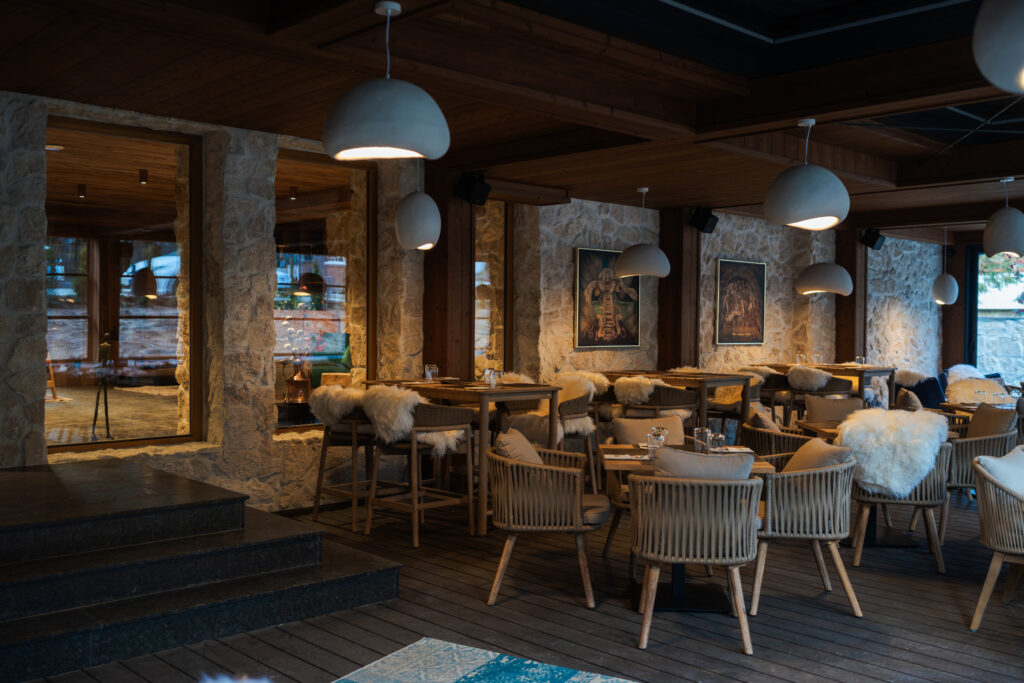 Екстериор в Flora Boutique Hotel – зимен изглед · планинска атмосфера