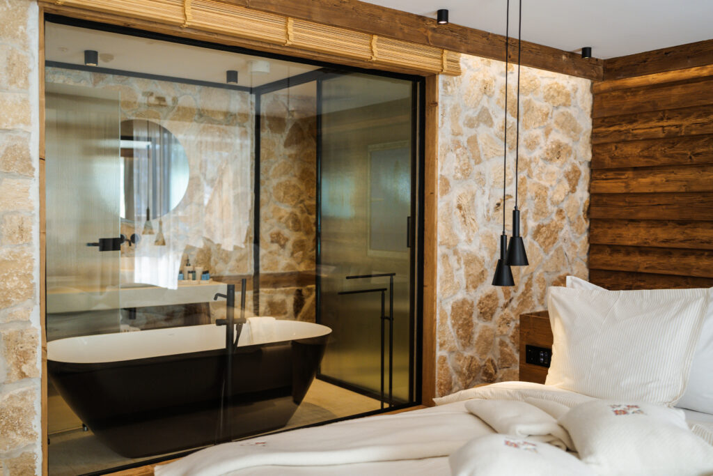 Екстериор в Flora Boutique Hotel – зимен изглед · планинска атмосфера