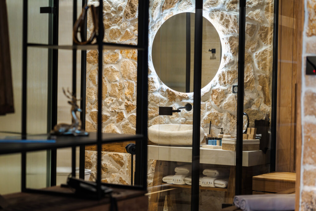 Екстериор в Flora Boutique Hotel – зимен изглед · планинска атмосфера