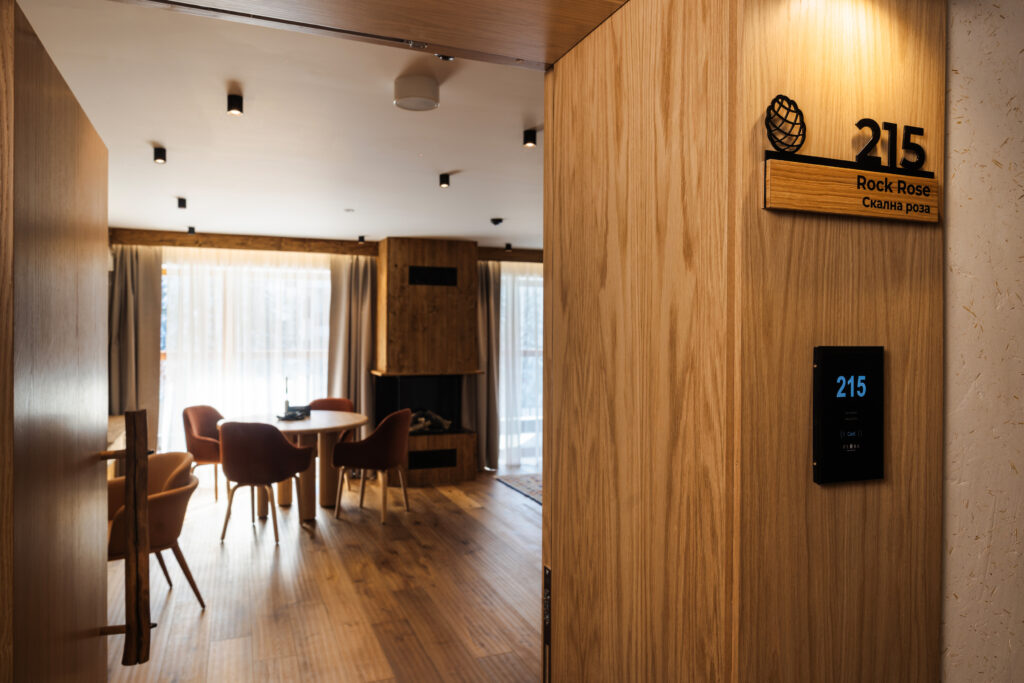 Екстериор в Flora Boutique Hotel – зимен изглед · планинска атмосфера