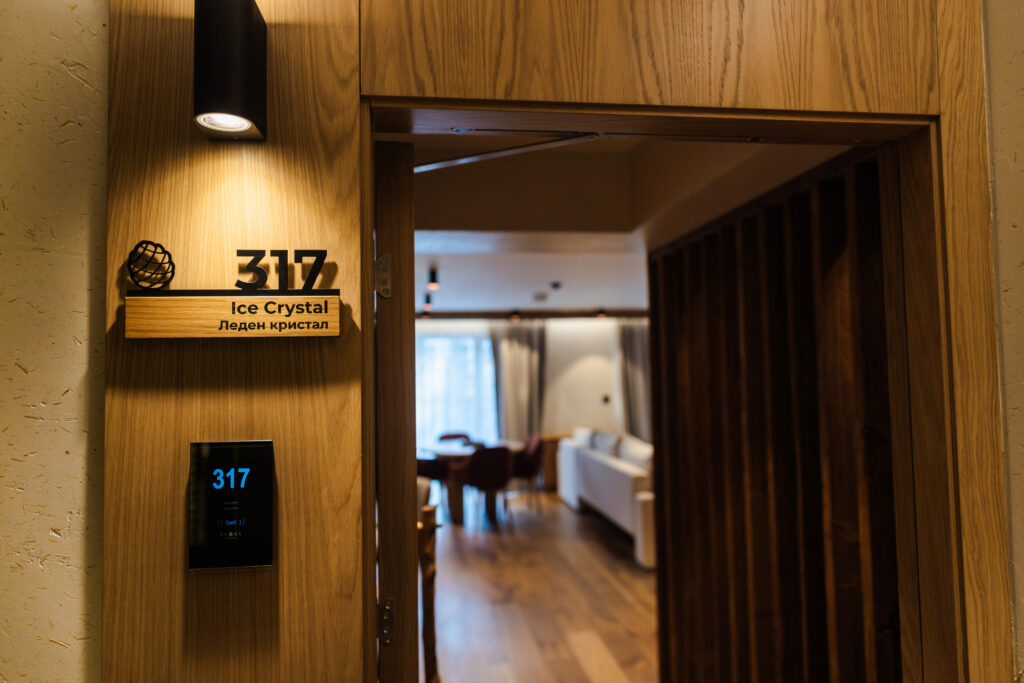 Екстериор в Flora Boutique Hotel – зимен изглед · планинска атмосфера