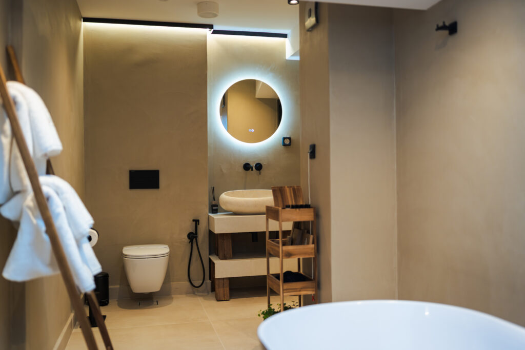 Luxury Mountain Apartment 317: bathroom with a backlit mirror – Flora Boutique Hotel, hotel in Borovets