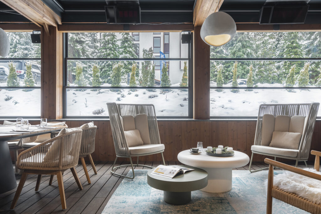 Екстериор в Flora Boutique Hotel – зимен изглед · планинска атмосфера
