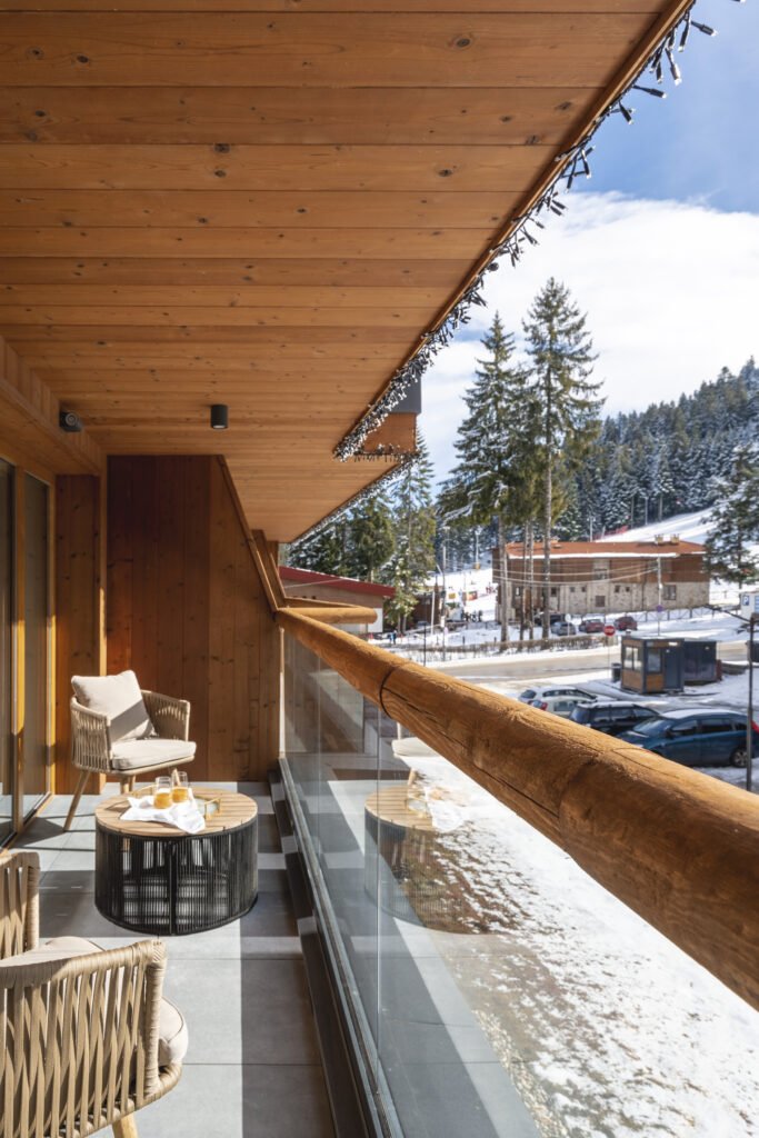 Екстериор в Flora Boutique Hotel – зимен изглед · планинска атмосфера